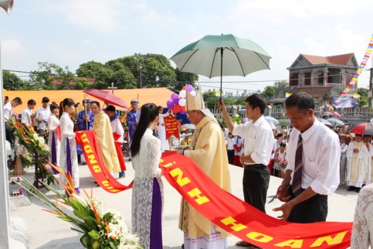 Hai Duong province: Binh Hoang perish inaugurates a new church  